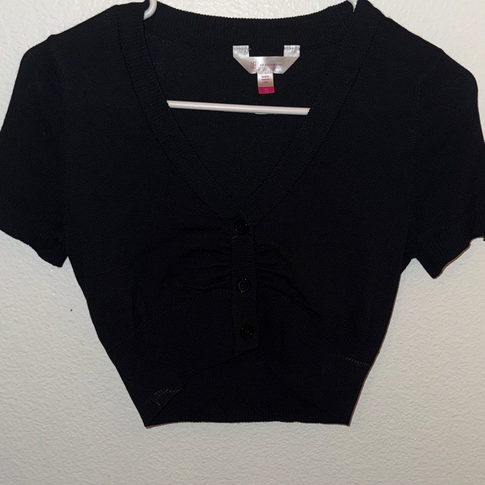 No Boundaries Black V-Neck Crop Top